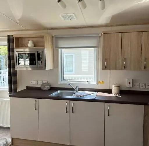 New Forest Retreat On A 5* Holiday Resort